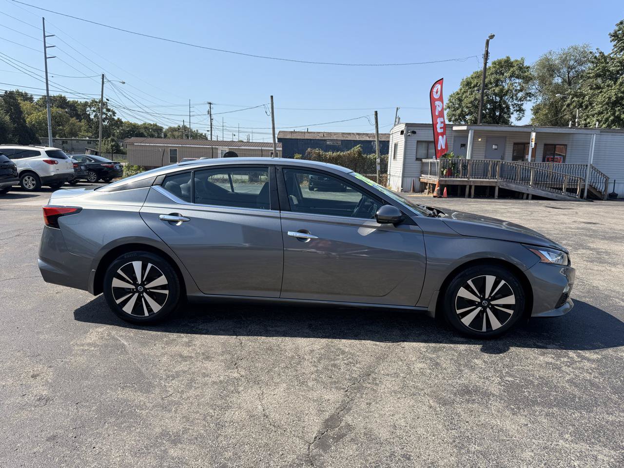 Used 2021 Nissan Altima 2.5 SV w/ SV Premium Package FWD image 9