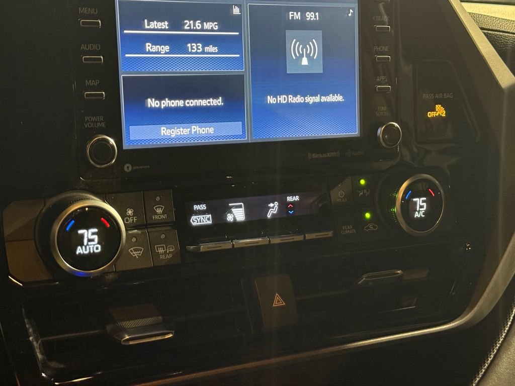 Used 2022 Toyota Highlander LE image 23