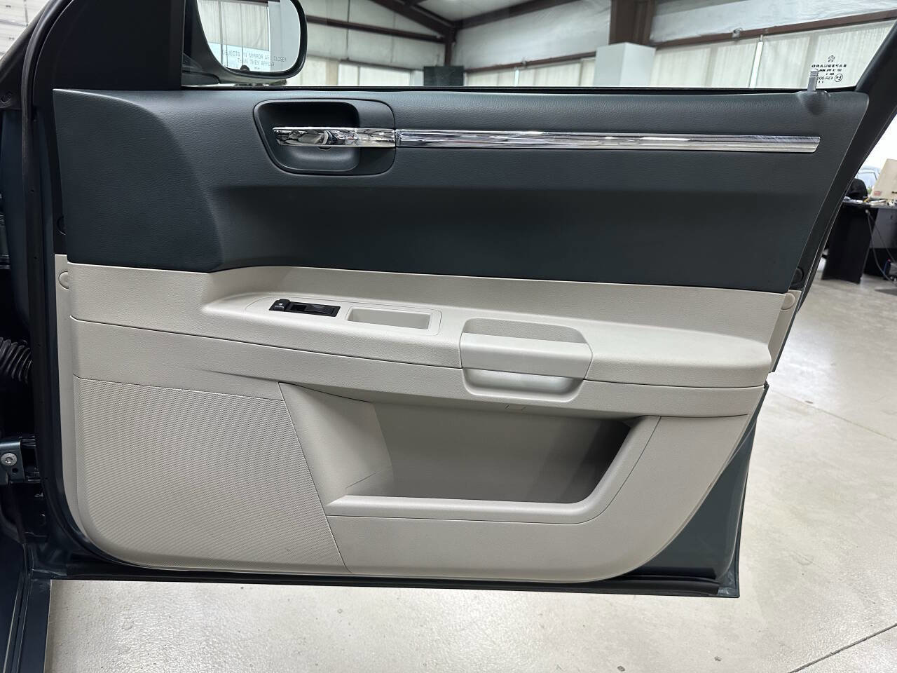 Used 2005 Chrysler 300 Touring w/ Protection Group image 16