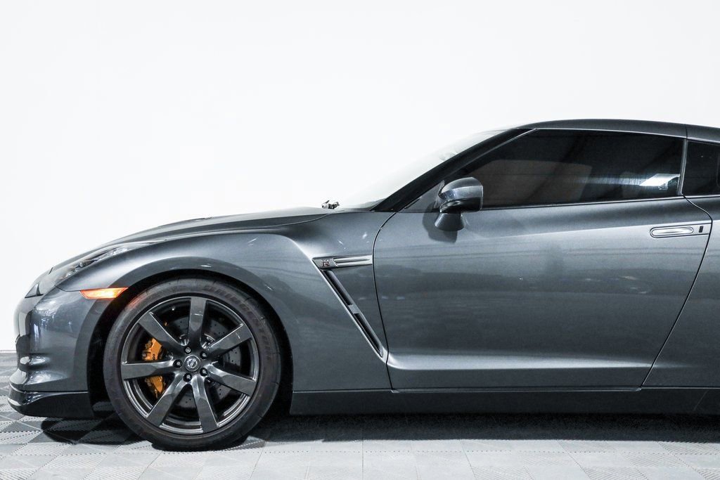 Used 2009 Nissan GT-R Premium image 17