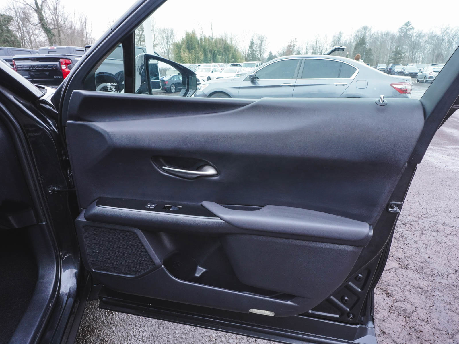 Used 2023 Lexus UX 250h AWD w/ Premium Package image 11