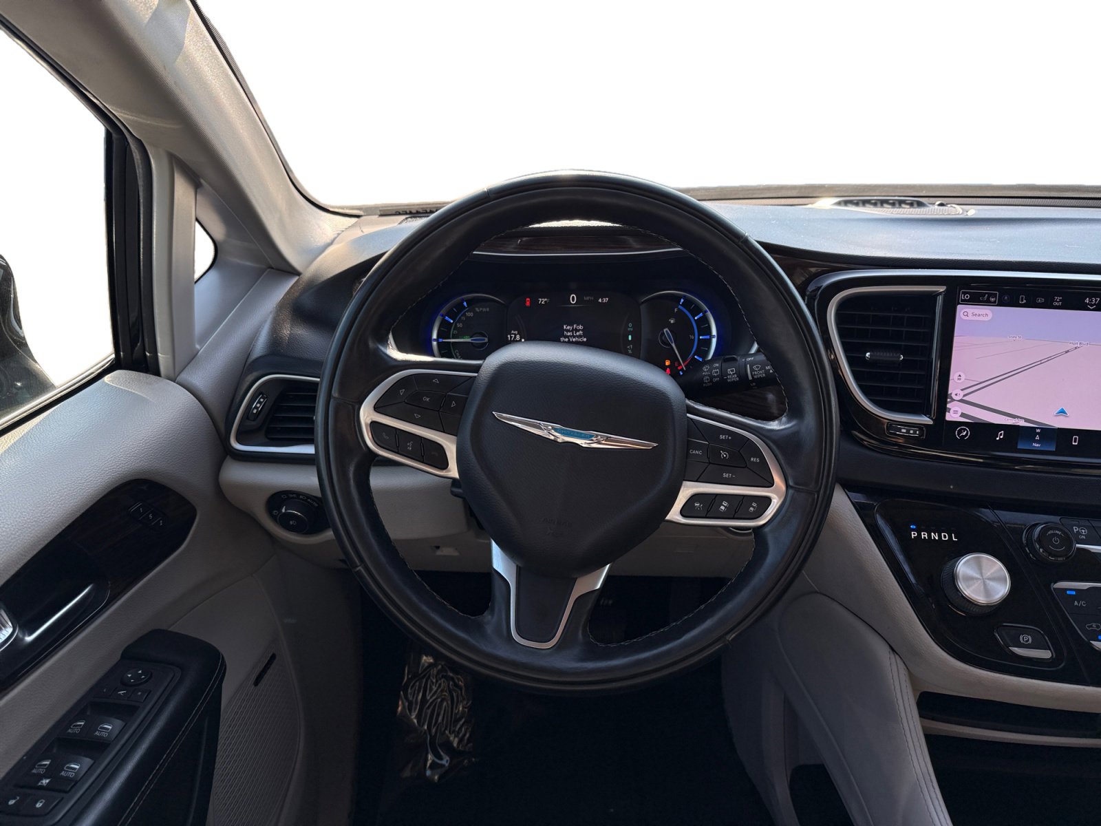 Used 2022 Chrysler Pacifica Limited w/ Uconnect Theater Family Group image 12