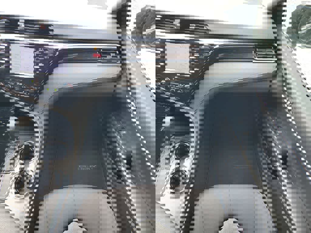 Used 2020 Toyota Camry LE image 13