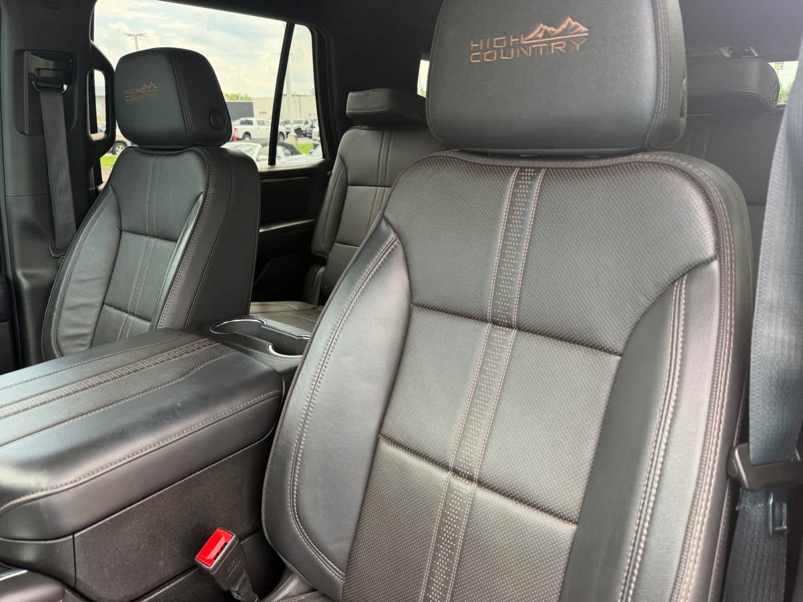 Used 2025 Chevrolet Tahoe High Country AWD/4WD image 14