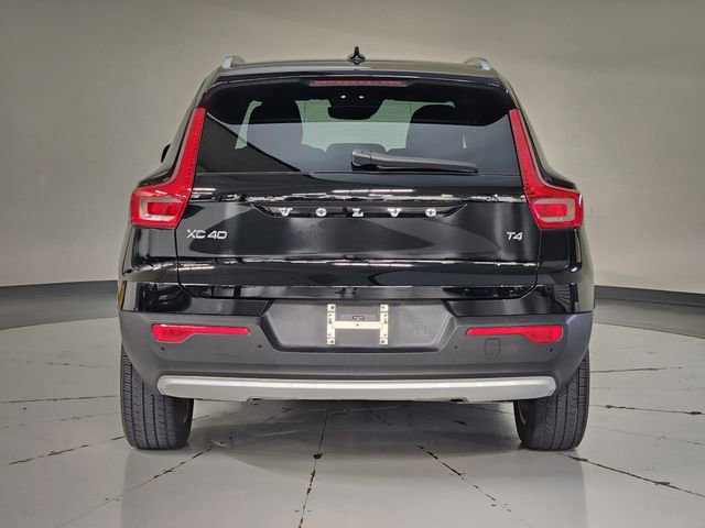 Used 2020 Volvo XC40 T4 Momentum FWD image 10
