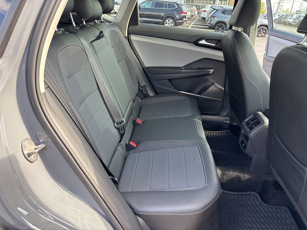 Used 2023 Volkswagen Taos SE w/ Panoramic Sunroof Package FWD image 29
