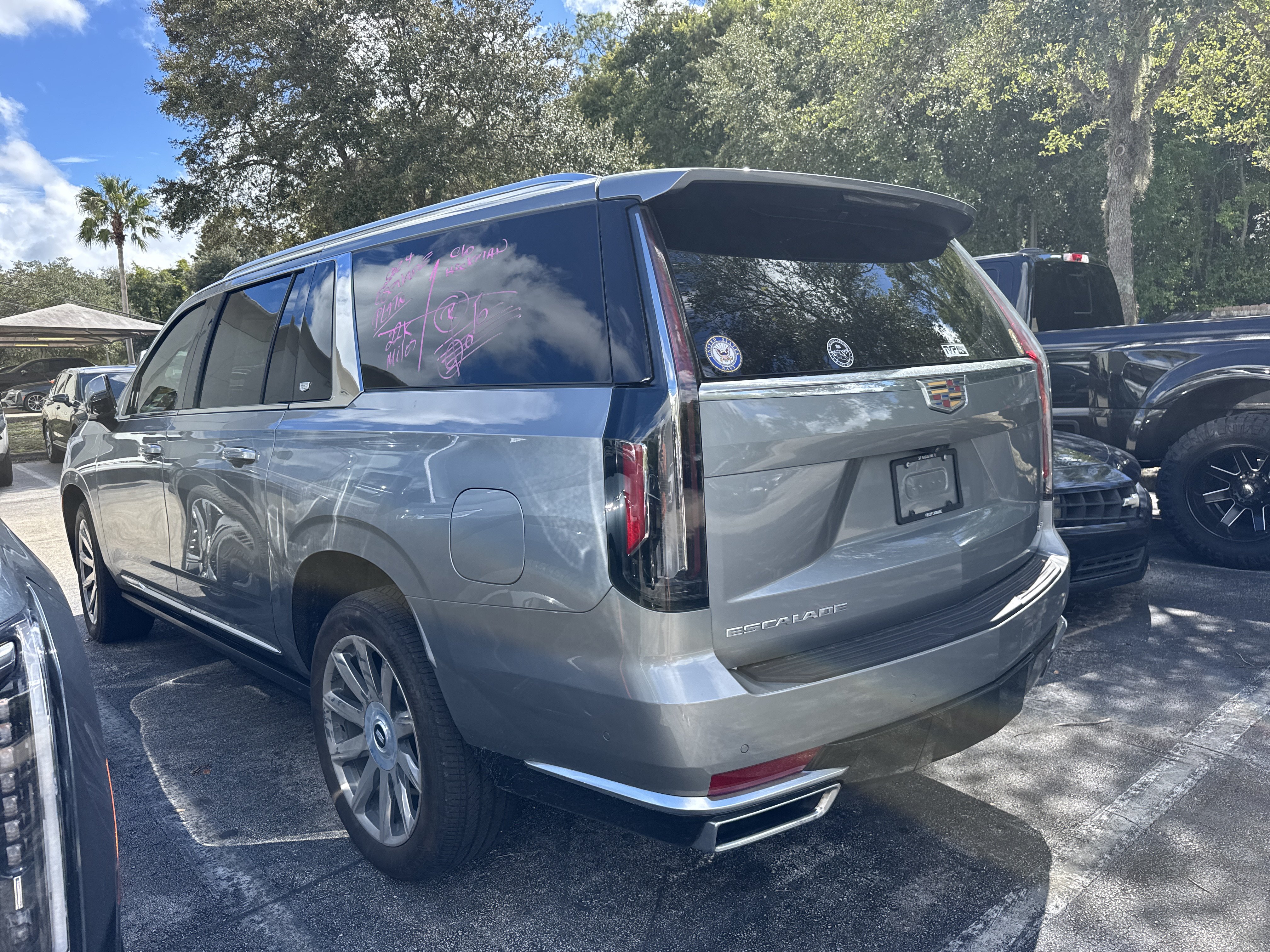 Used 2024 Cadillac Escalade ESV Premium Luxury Platinum AWD/4WD image 2