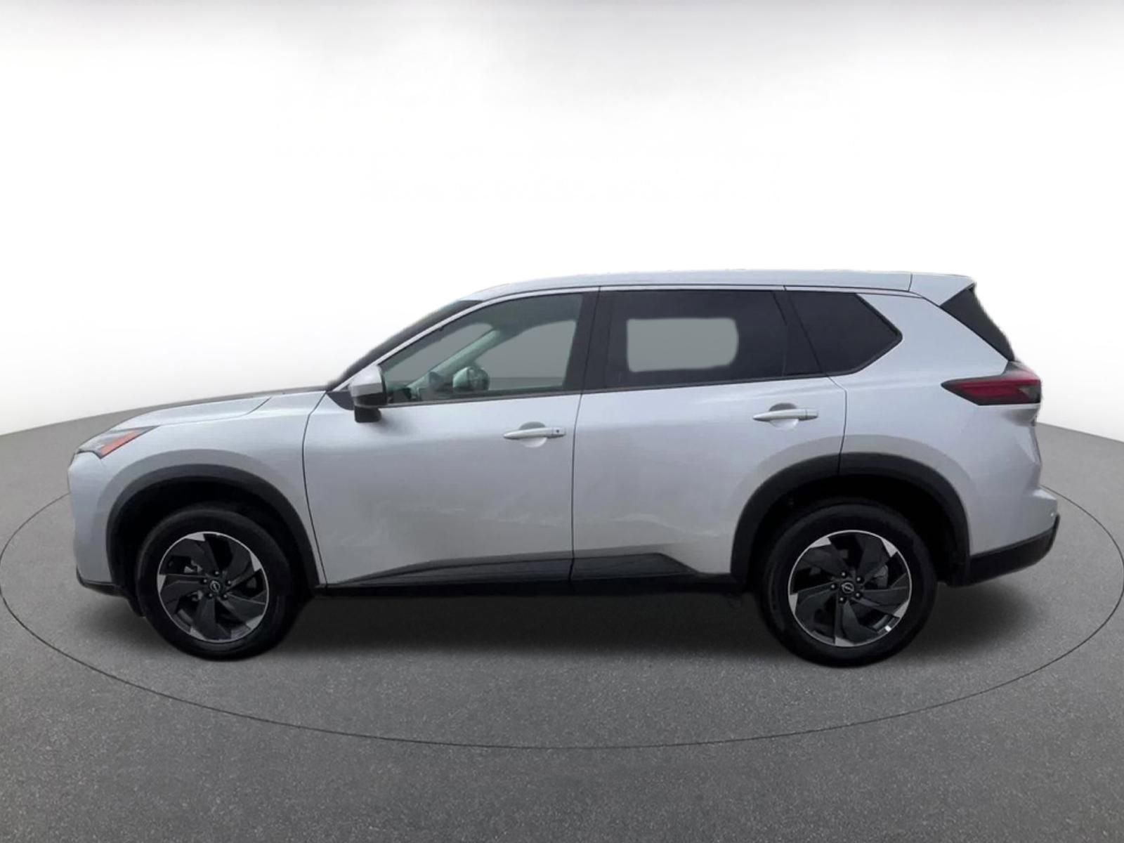 Used 2025 Nissan Rogue SV FWD image 9