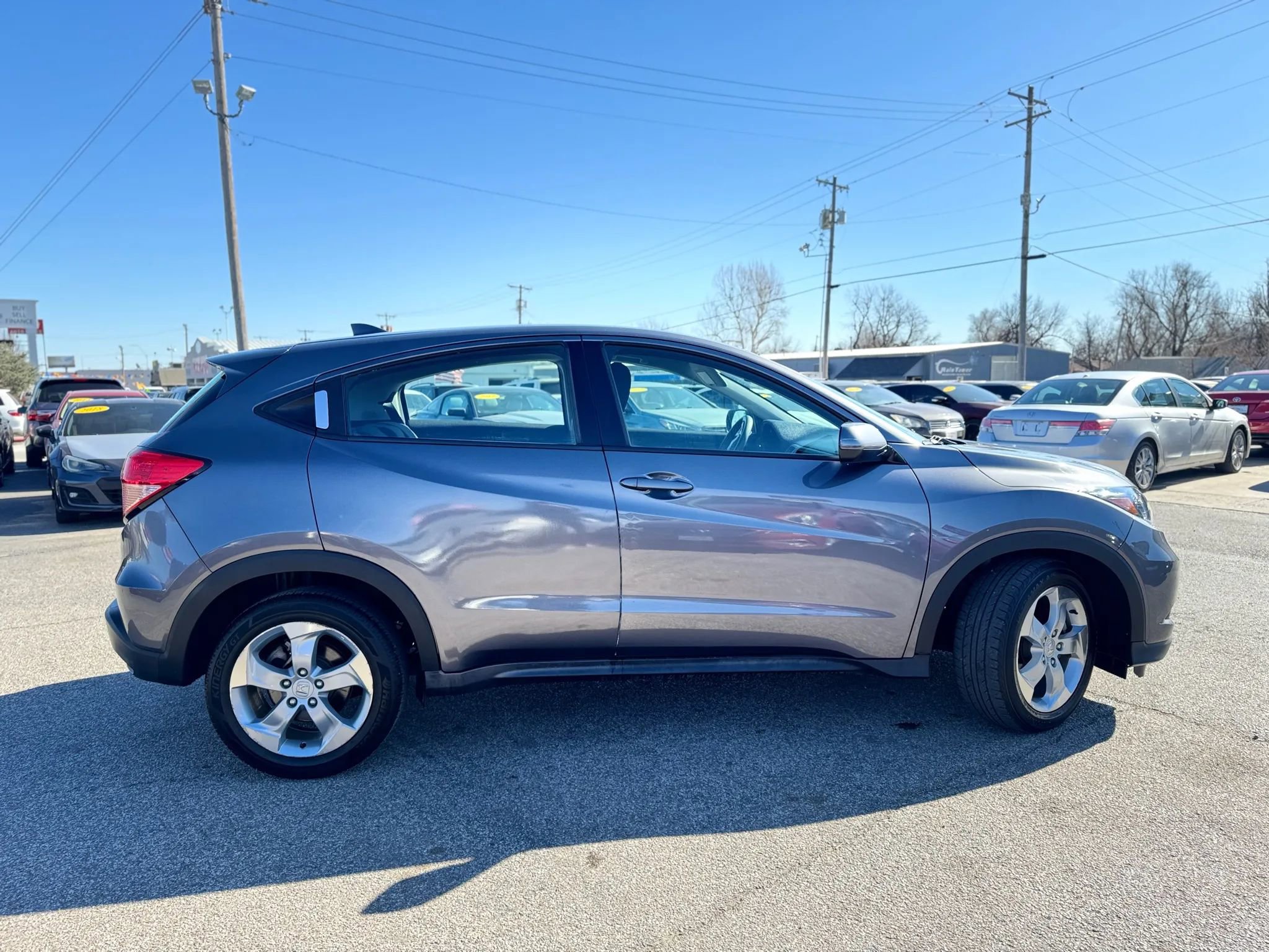 Used 2016 Honda HR-V LX image 2