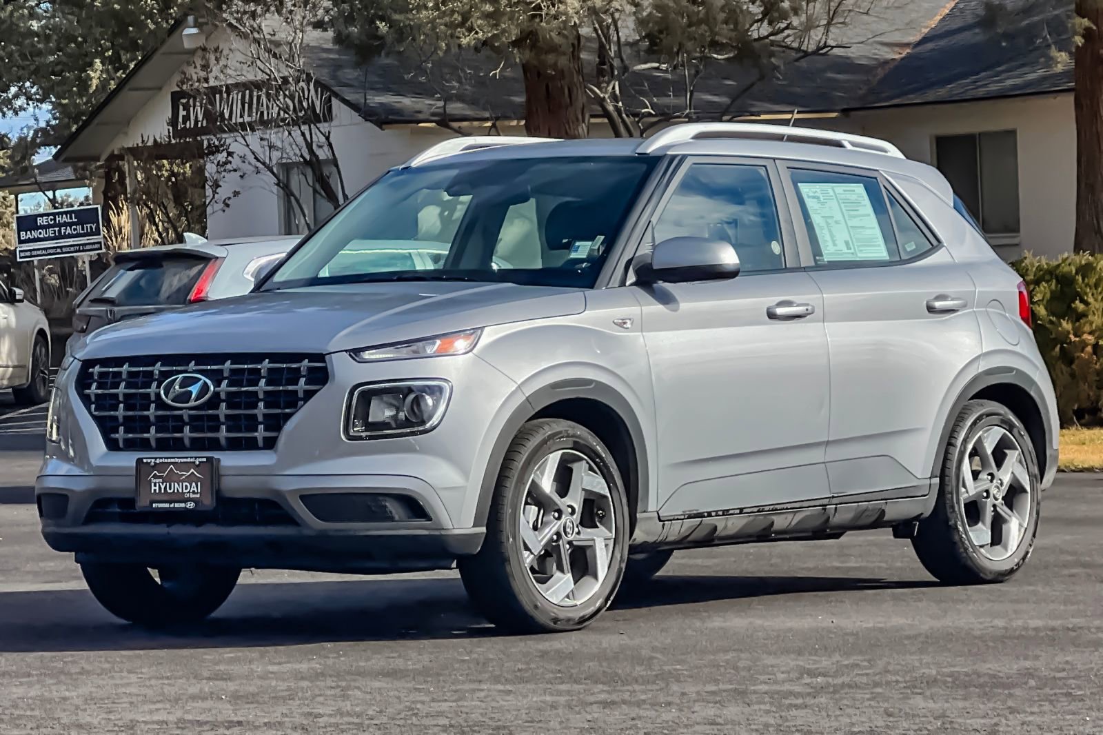 Used 2025 Hyundai Venue SEL image 9