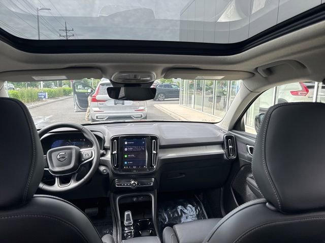 Used 2025 Volvo XC40 B5 Plus AWD/4WD image 18