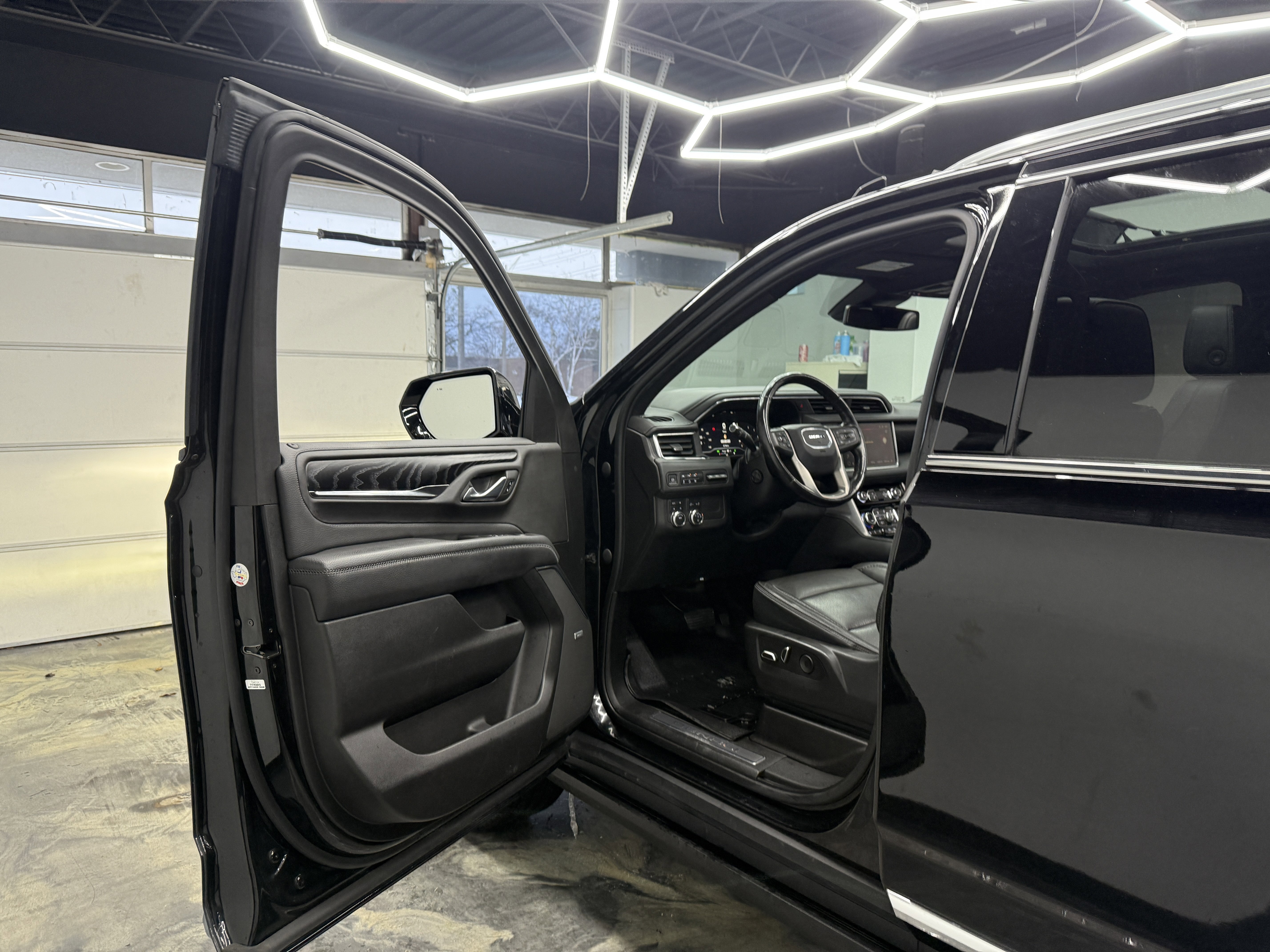 Used 2023 GMC Yukon Denali image 10