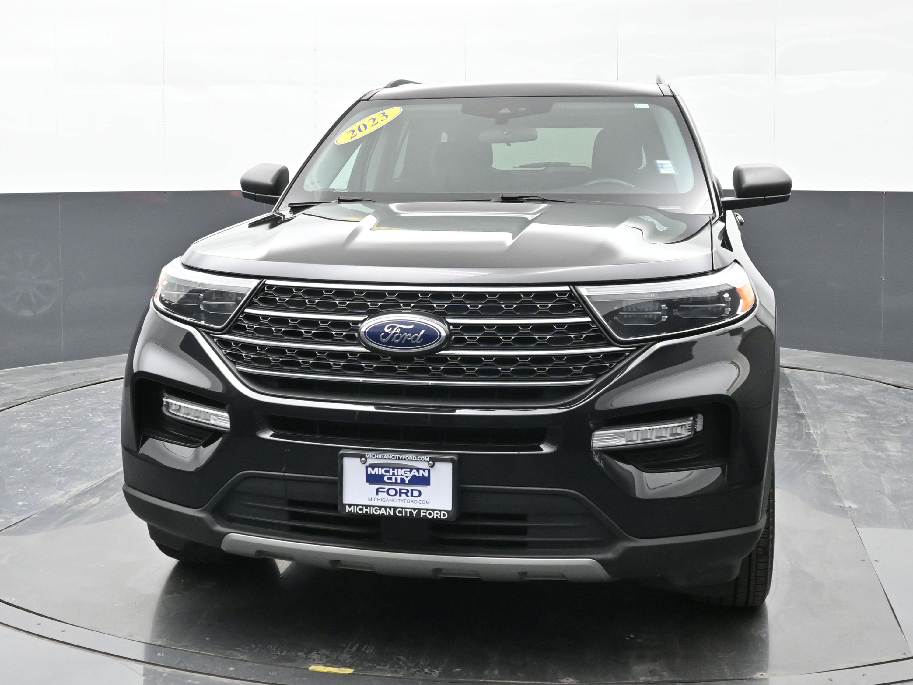 Used 2023 Ford Explorer XLT w/ Equipment Group 202A image 3