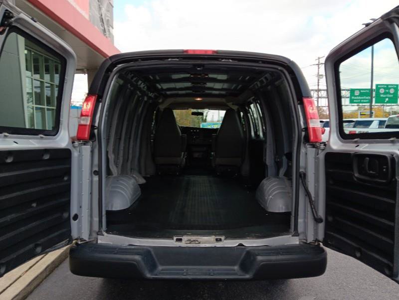 Used 2020 Chevrolet Express 3500 w/ Driver Convenience Package image 21