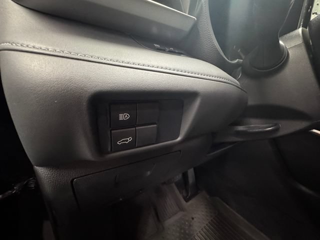 Used 2020 Toyota Highlander LE AWD/4WD image 22