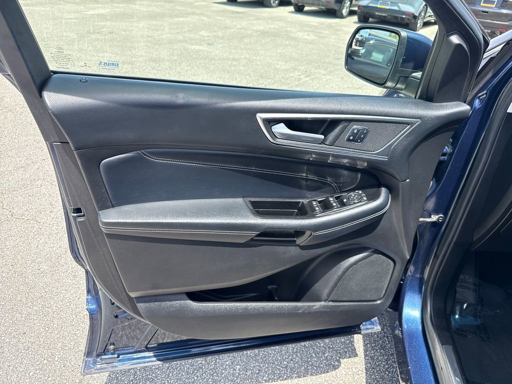 Used 2017 Ford Edge Titanium FWD image 12