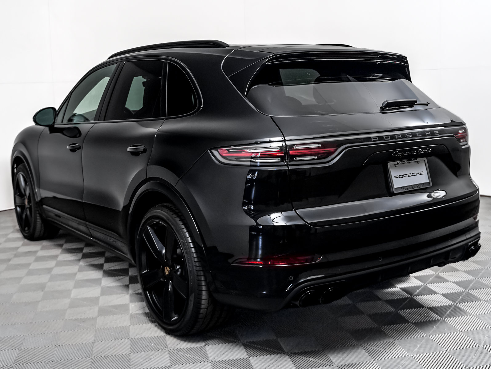 Certified 2023 Porsche Cayenne Turbo AWD/4WD image 3
