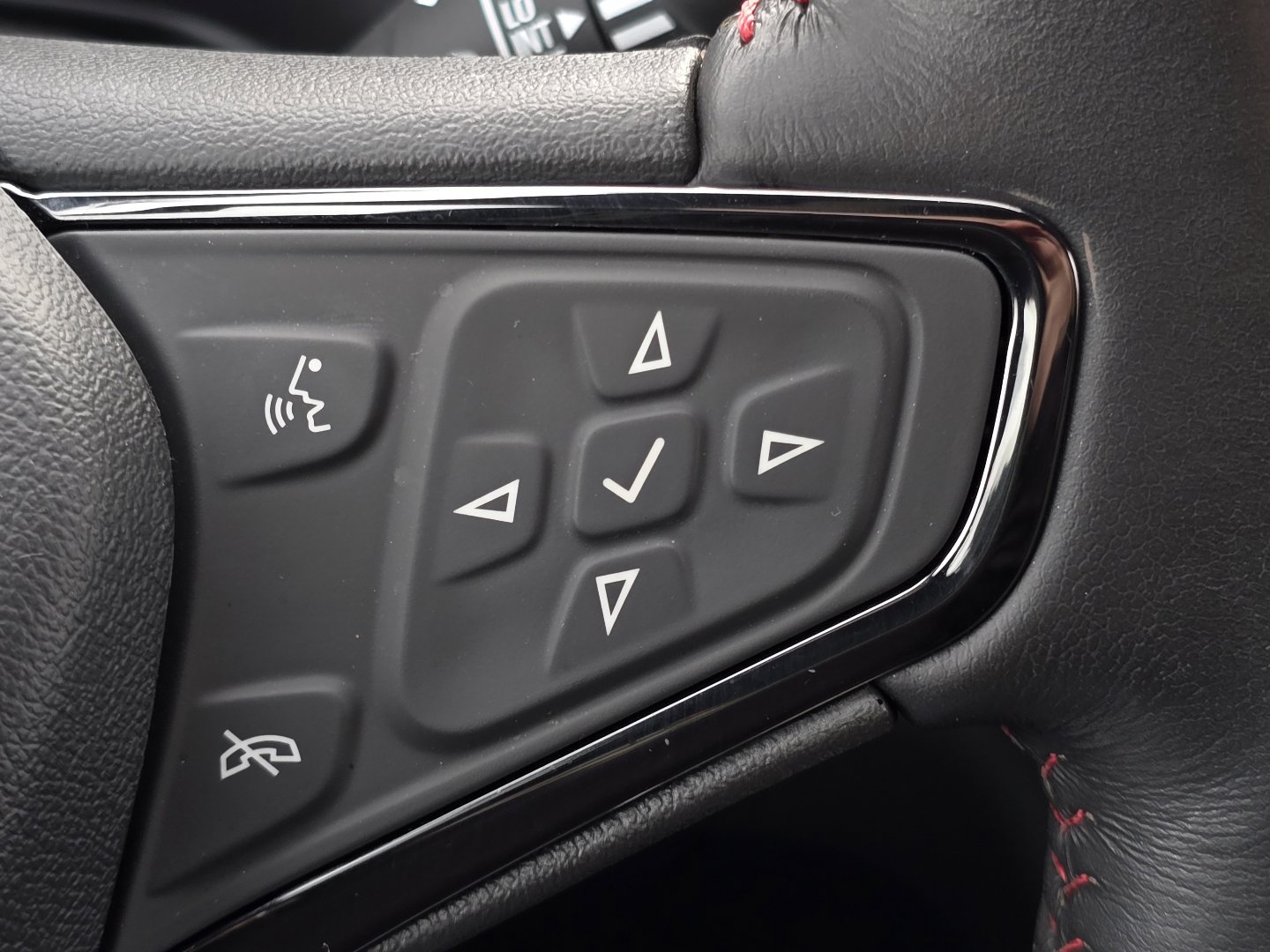 Certified 2022 Chevrolet Equinox RS w/ Infotainment Package image 13