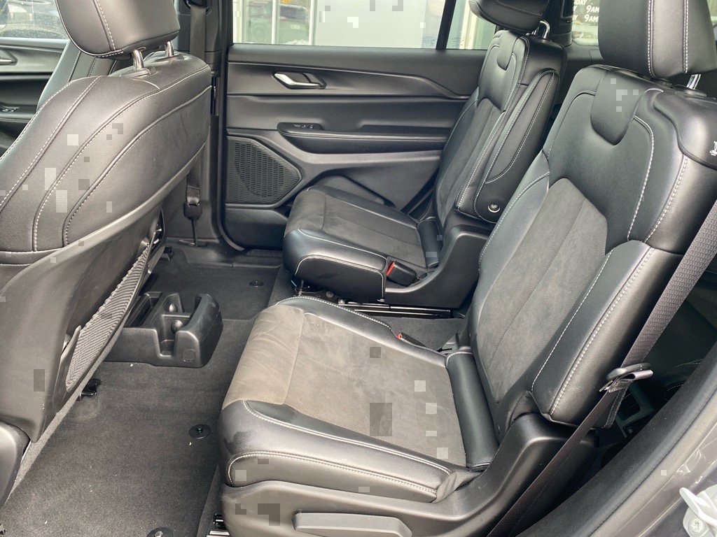 Used 2024 Jeep Grand Cherokee L Altitude image 21