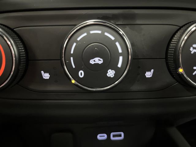 Used 2025 Chevrolet Trax RS w/ Sunroof Package image 8