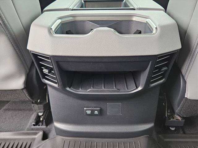 Used 2025 Toyota Tundra Limited AWD/4WD image 17