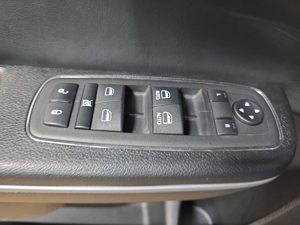 Used 2023 Chrysler 300 Touring L w/ Comfort Group image 26