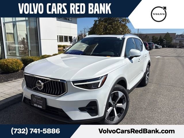 Used 2025 Volvo XC40 B5 Plus image 1