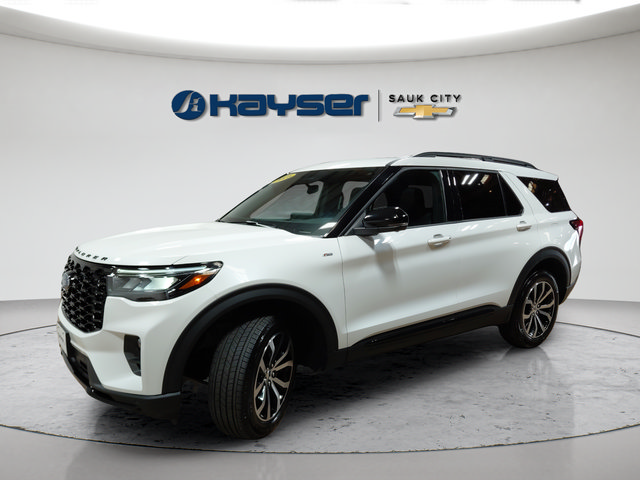 Used 2025 Ford Explorer ST-Line AWD/4WD image 3