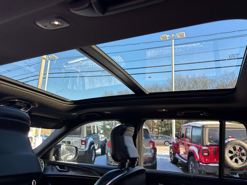 Used 2023 Jeep Grand Cherokee Overland w/ Luxury Tech Group IV image 9