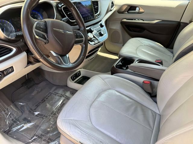 Used 2017 Chrysler Pacifica Touring-L w/ Tire & Wheel Group FWD image 17