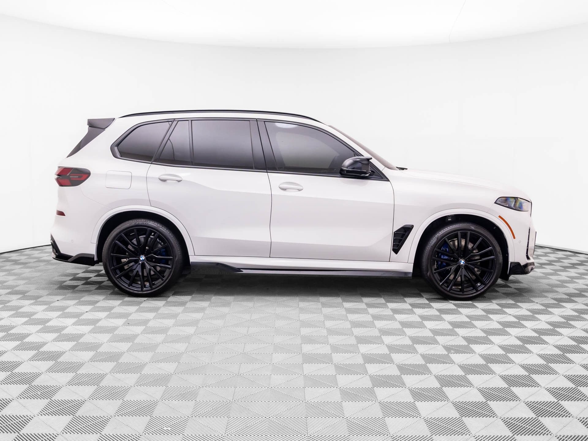 Used 2024 BMW X5 M60i w/ Climate Comfort Package AWD/4WD image 6