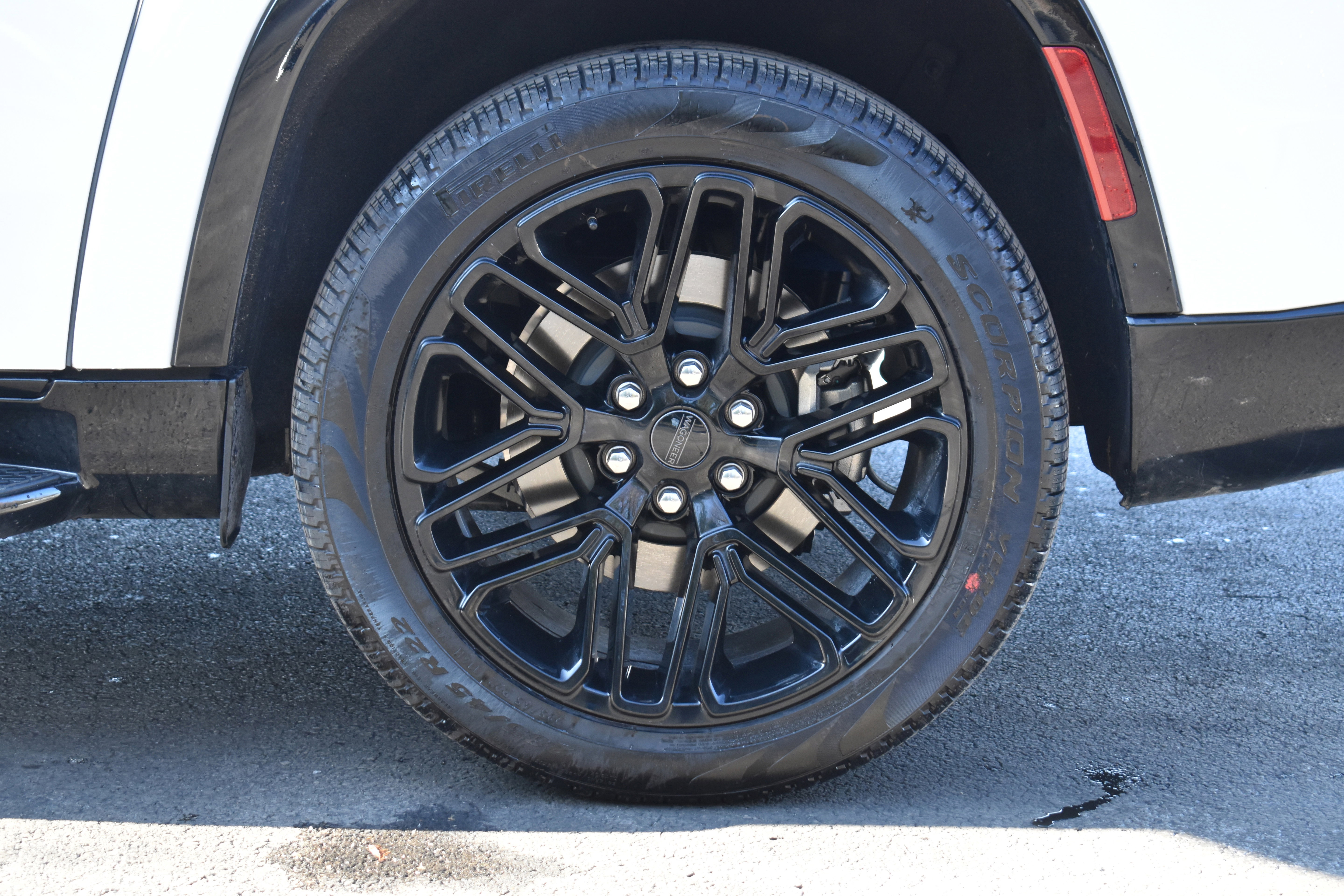 Used 2025 Jeep Wagoneer L Series II w/ Premium Group I image 12