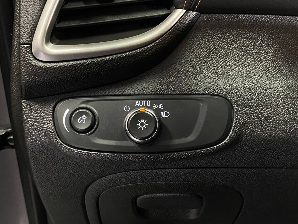 Used 2020 Chevrolet Trax LT FWD image 19