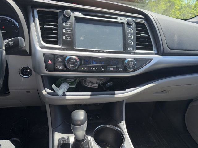 Used 2017 Toyota Highlander XLE w/ Carpet Mat Package AWD/4WD image 9