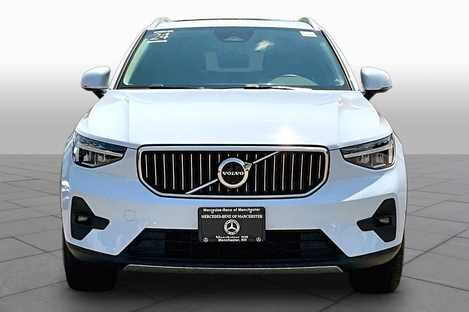 Used 2024 Volvo XC40 B5 Plus AWD/4WD image 4