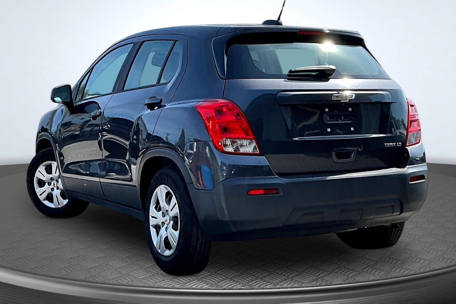 Used 2016 Chevrolet Trax LS FWD image 2