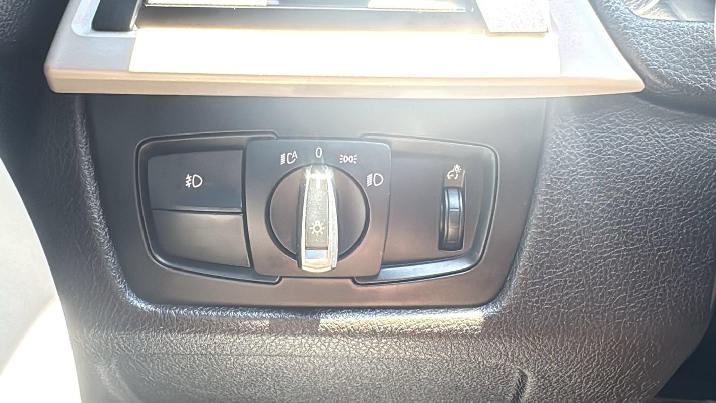 Used 2014 BMW 320i xDrive Sedan AWD/4WD image 24