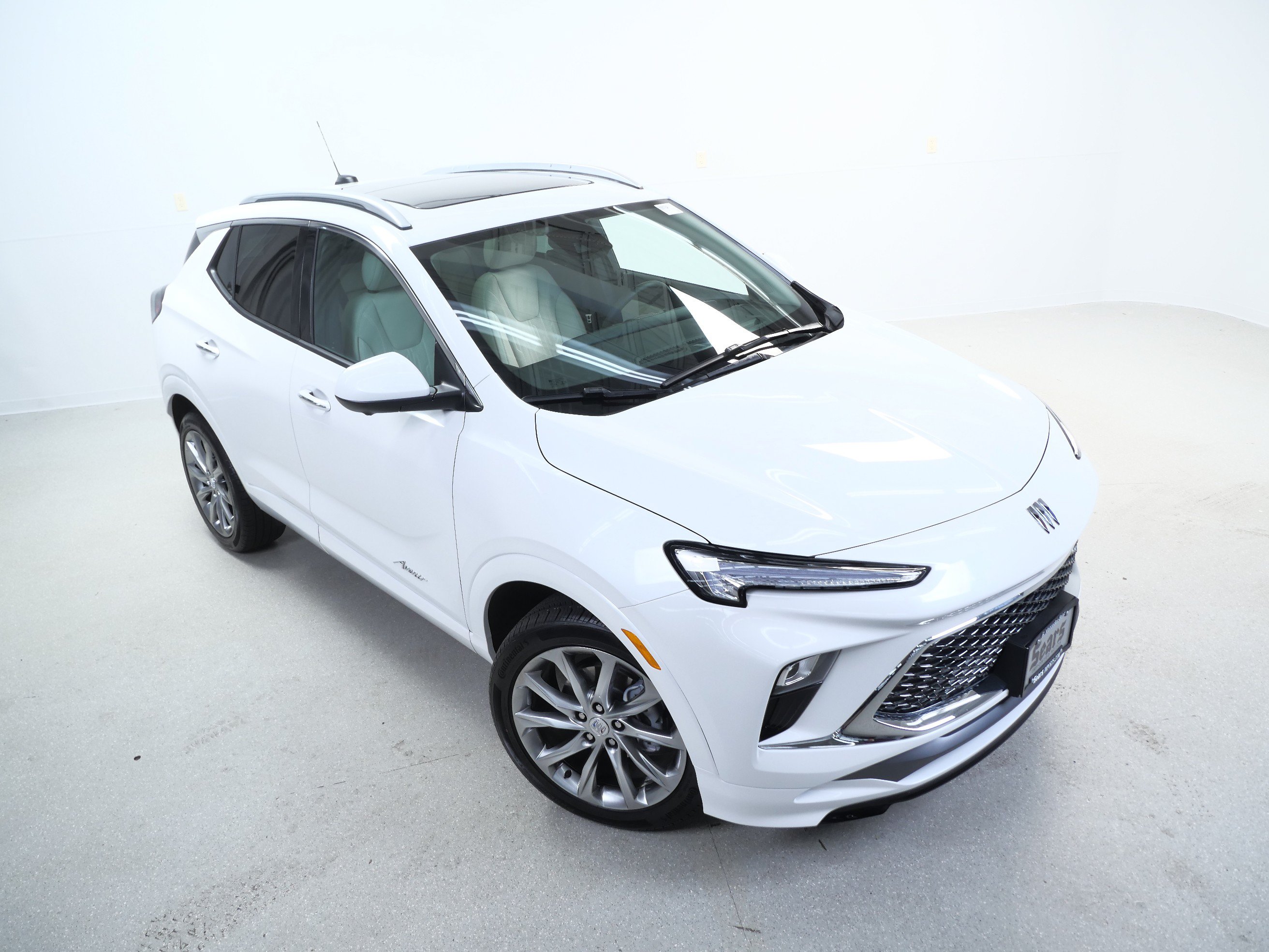 Used 2025 Buick Encore GX Avenir w/ Avenir Technology Package AWD/4WD image 4