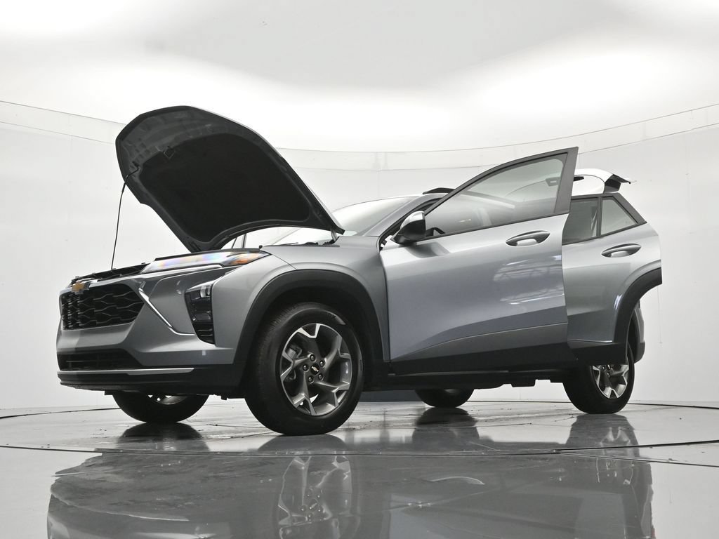 Certified 2025 Chevrolet Trax LT FWD image 48