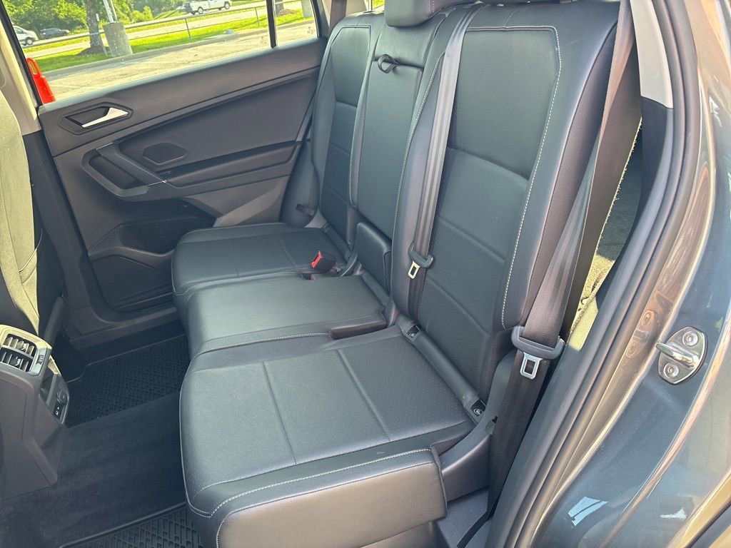 Used 2020 Volkswagen Tiguan SEL AWD/4WD image 40