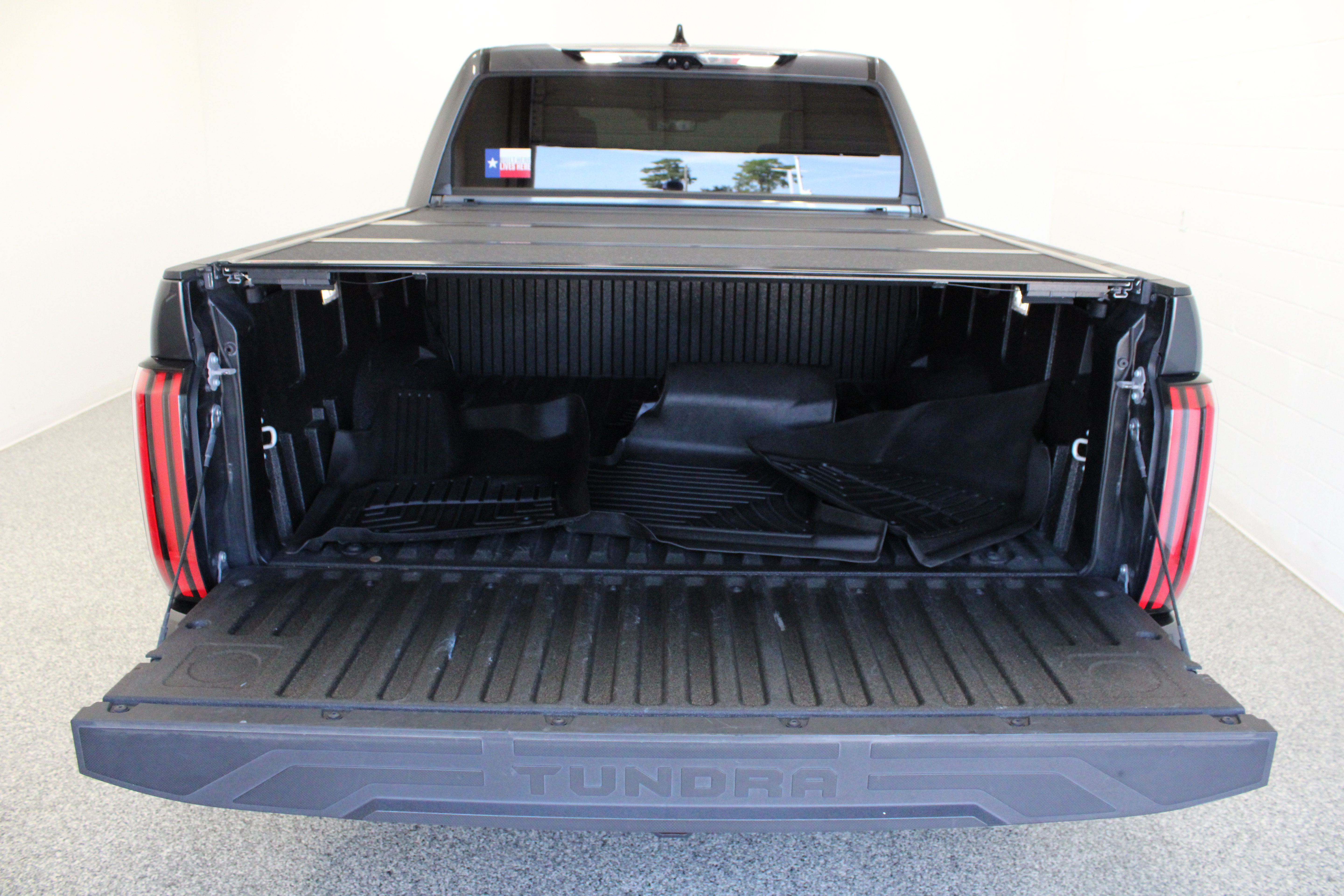 Used 2023 Toyota Tundra Limited AWD/4WD image 9