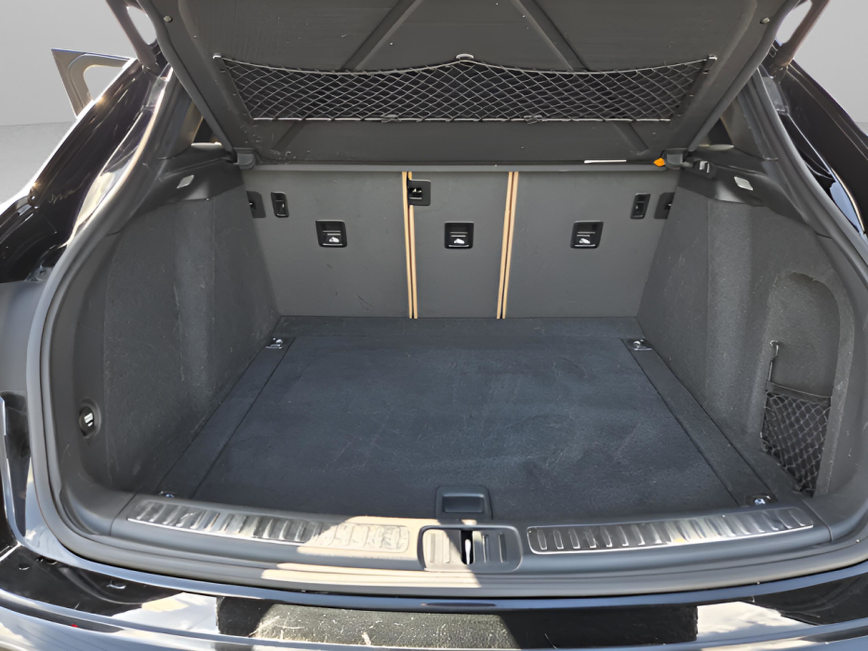 Used 2018 Porsche Macan Base image 30