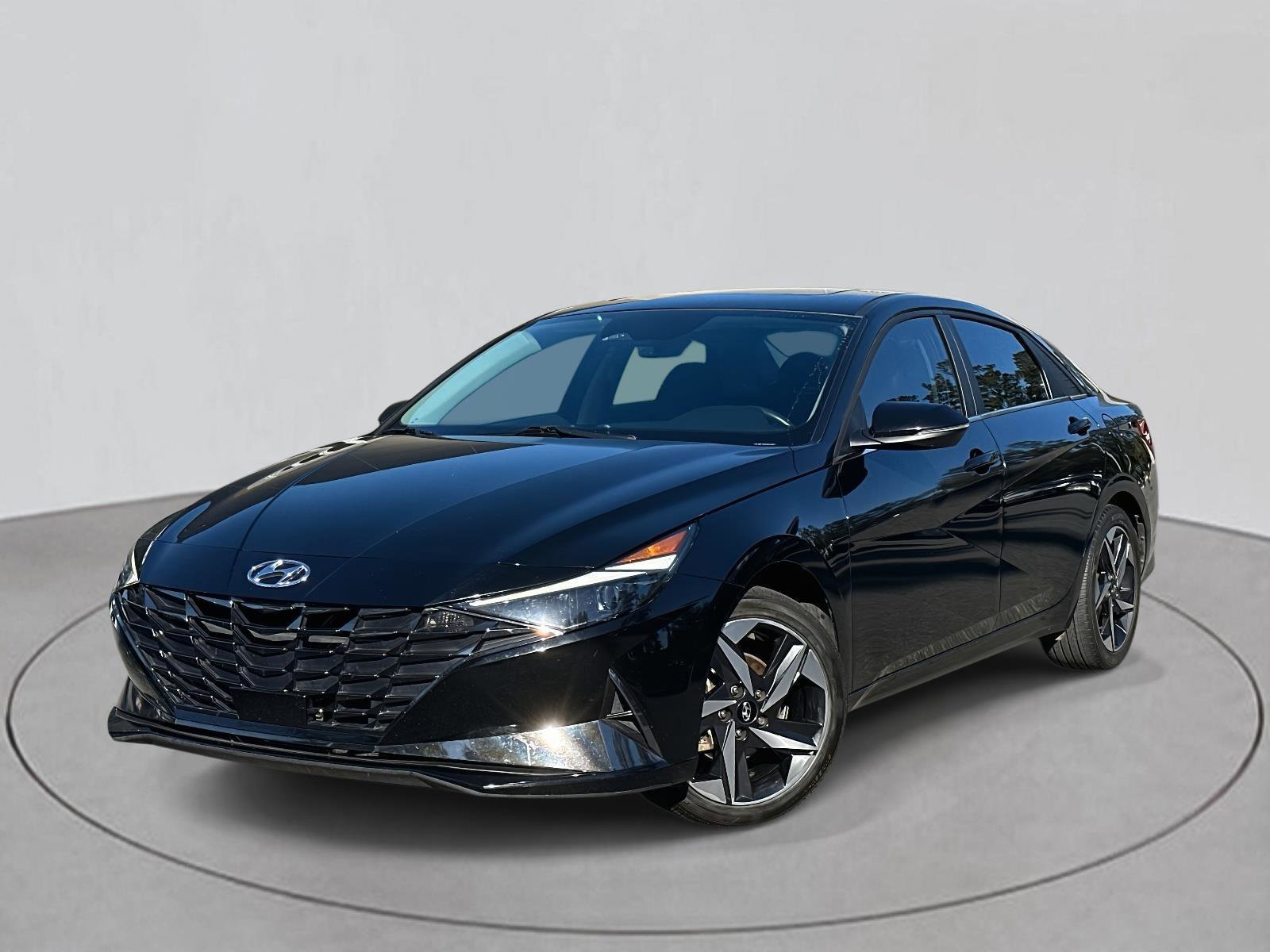 Used 2023 Hyundai Elantra Limited w/ Preferred Accessory Package image 1