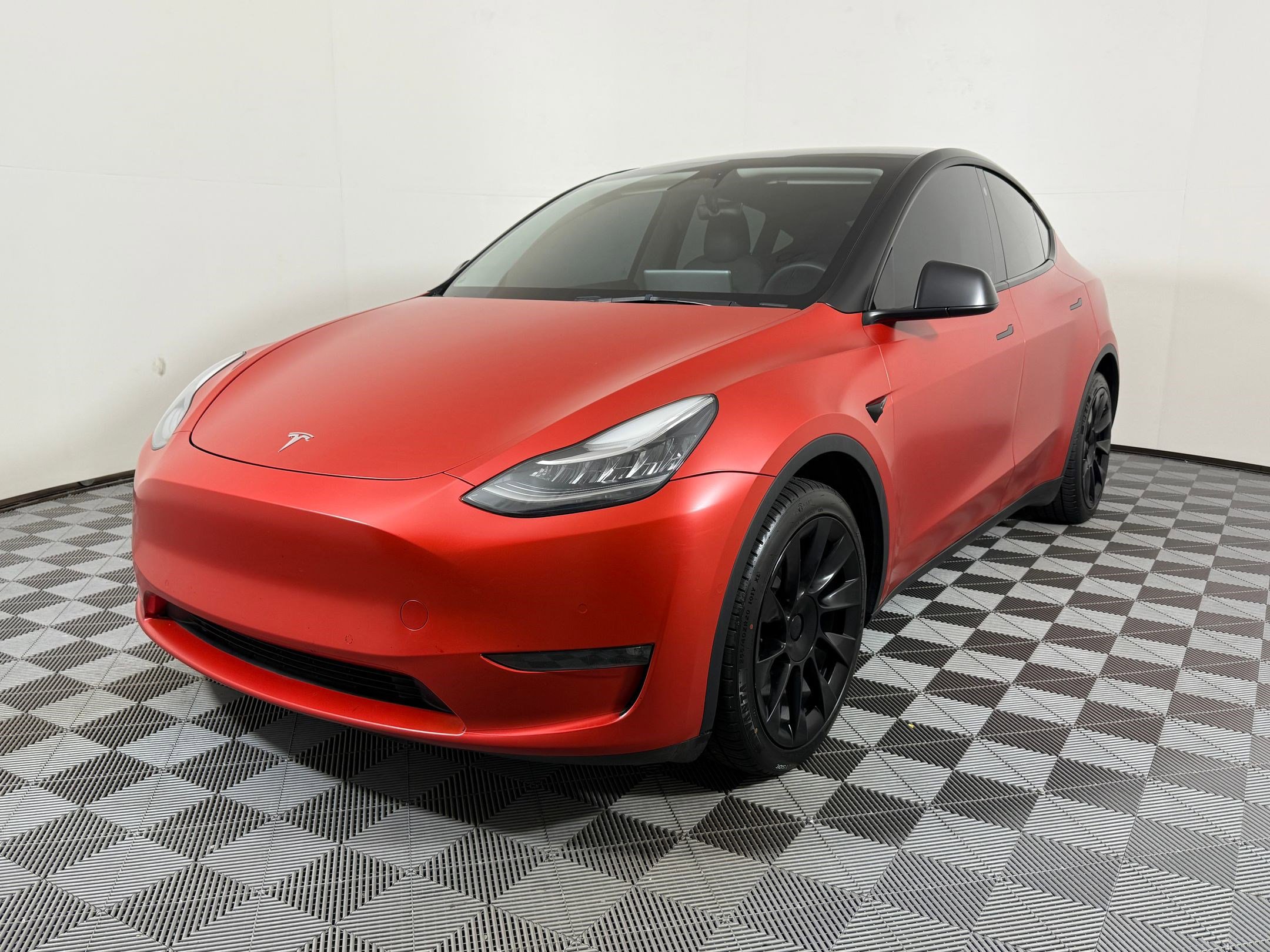 Used 2022 Tesla Model Y Long Range image 1