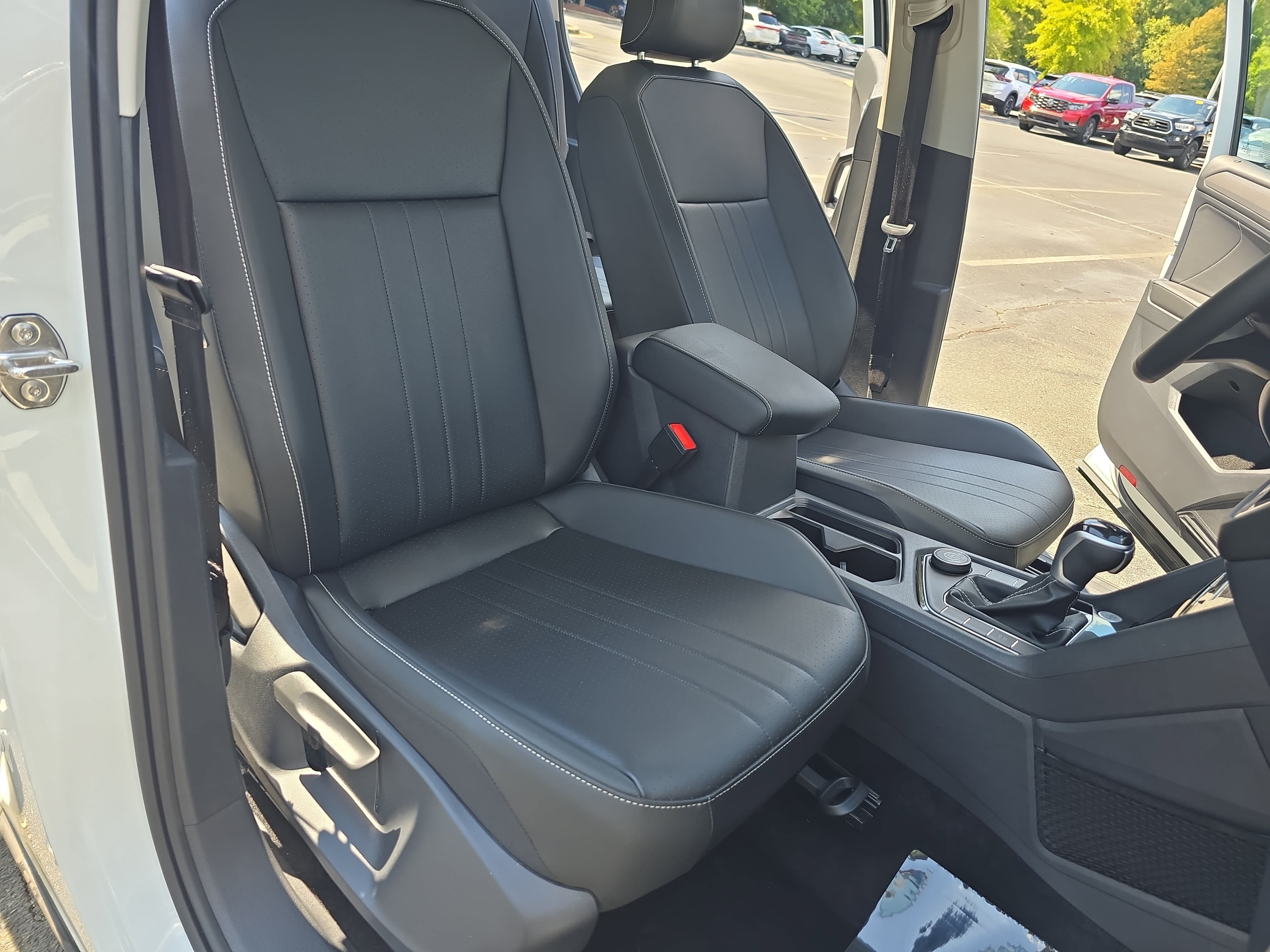 Certified 2024 Volkswagen Tiguan SE AWD/4WD image 10