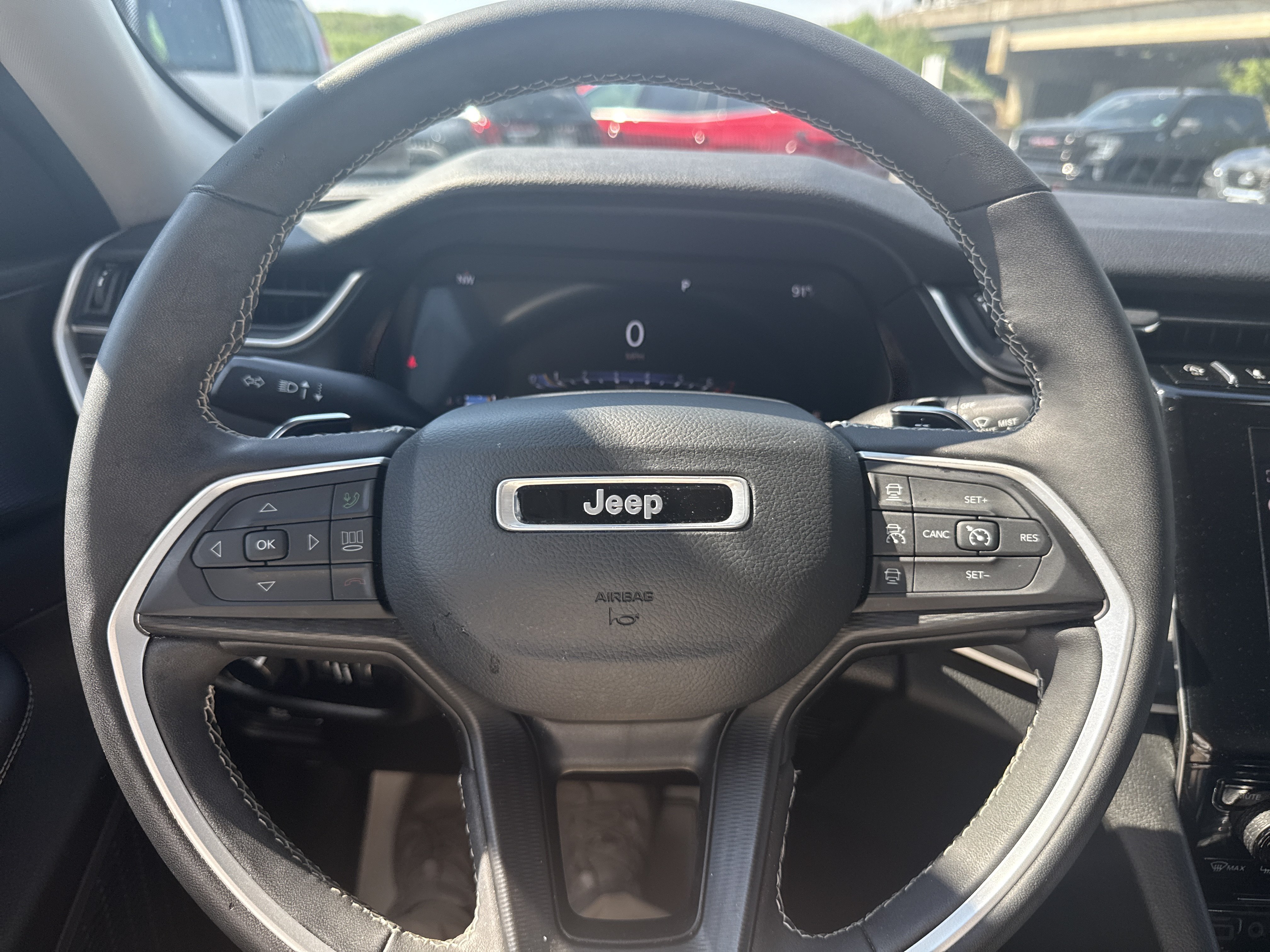 Used 2023 Jeep Grand Cherokee Laredo w/ Luxury Tech Group I AWD/4WD image 17