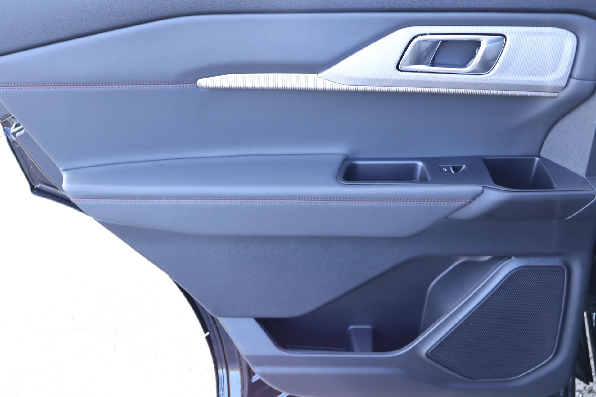 New 2026 Ford Explorer Active RWD image 18