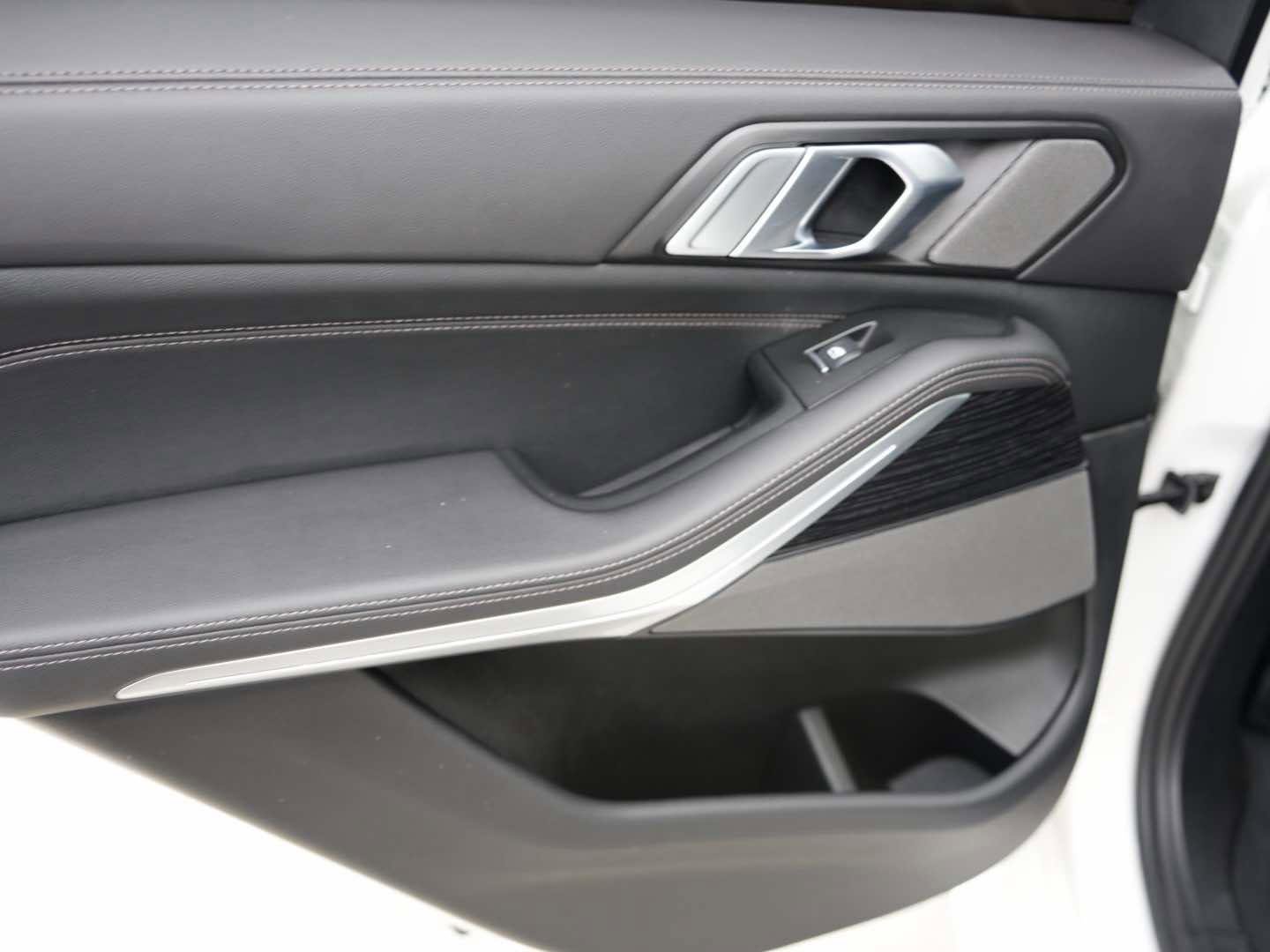 Certified 2024 BMW X5 xDrive50e w/ M Sport Package image 10