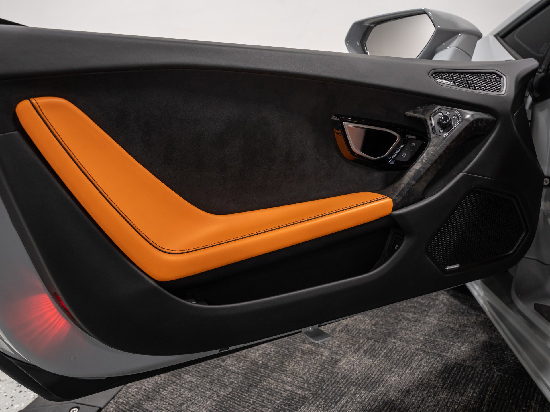 Used 2021 Lamborghini Huracan EVO RWD image 41