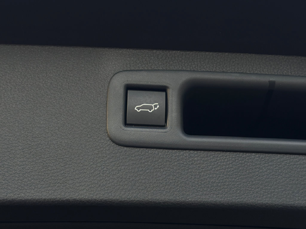 Used 2025 Toyota Highlander XLE AWD/4WD image 7